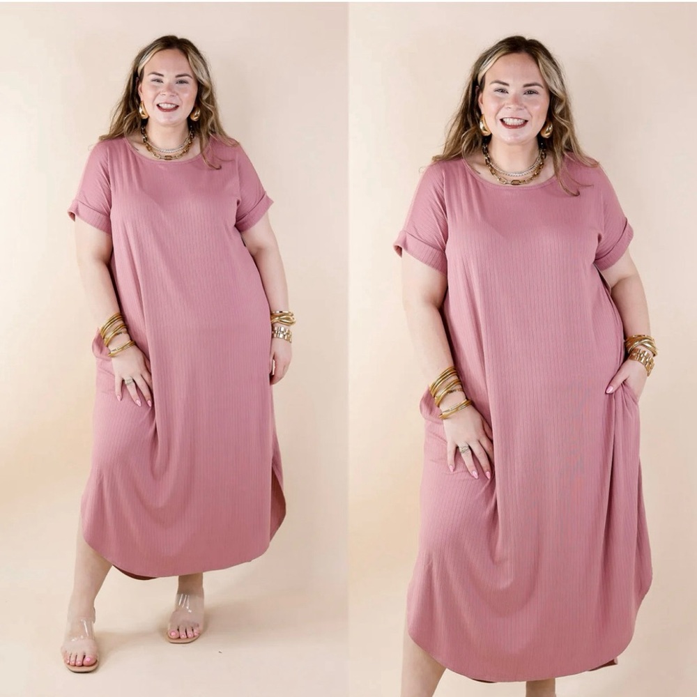 NEW ✨ SHORT SLEEVE RIBBED MIDI DRESS IN MAUVE